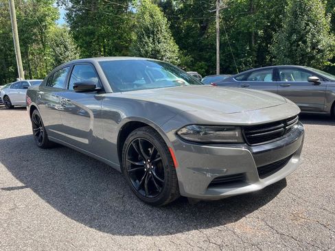 Used 2018 Dodge Charger SXT w/ Blacktop Package RWD image 14