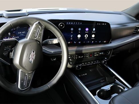 Used 2025 Chevrolet Suburban Z71 image 13