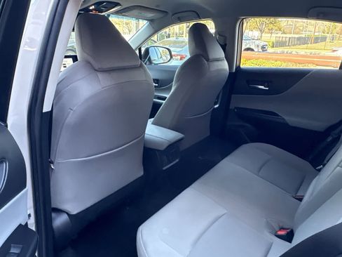 Used 2023 Toyota Venza LE image 23