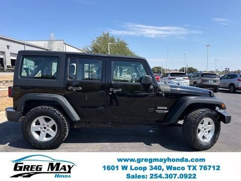 Used 2018 Jeep Wrangler Unlimited Sport w/ Connectivity Group AWD/4WD image 2
