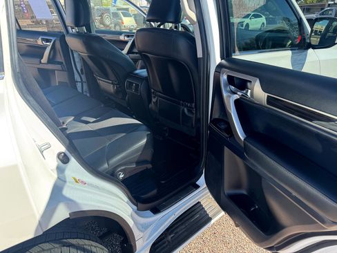 Used 2017 Lexus GX 460 image 30