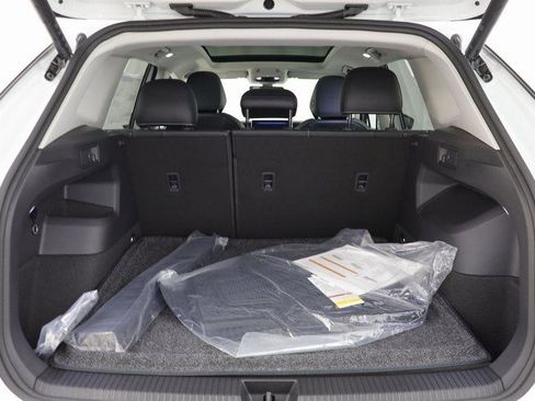 New 2025 Volkswagen Tiguan SE w/ Panoramic Sunroof Package image 16