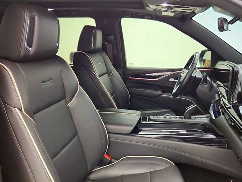 Used 2021 Cadillac Escalade Sport w/ LPO, Illumination Package AWD/4WD image 45