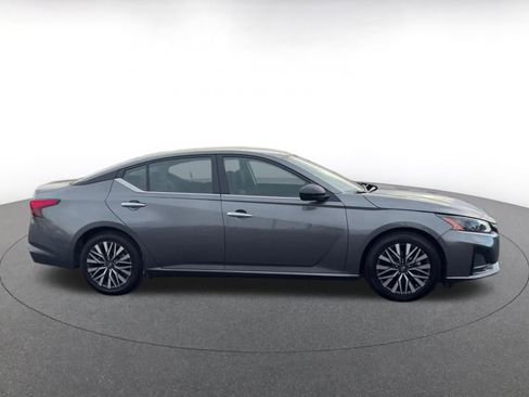 Used 2025 Nissan Altima 2.5 SV image 16