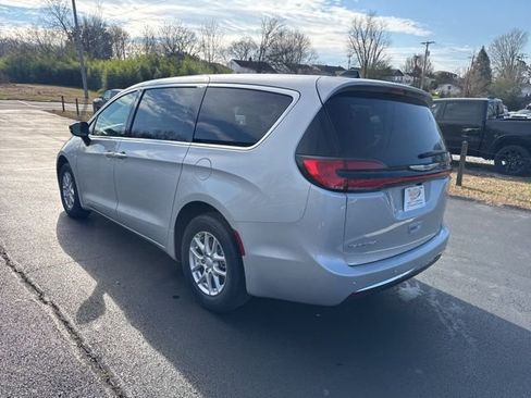 New 2026 Chrysler Pacifica Select image 5