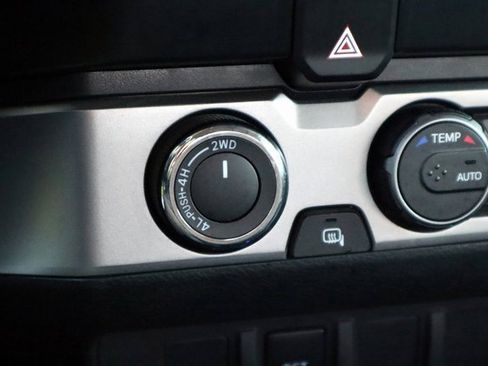 Used 2022 Toyota Tacoma TRD Off-Road image 6