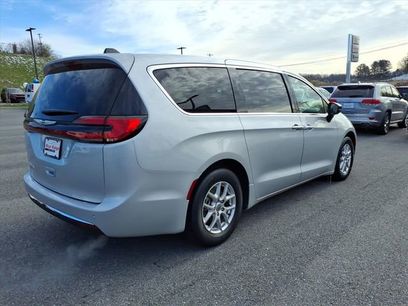 Used 2024 Chrysler Pacifica Touring-L