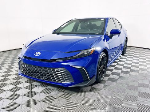 Used 2025 Toyota Camry SE w/ Convenience Package FWD image 7