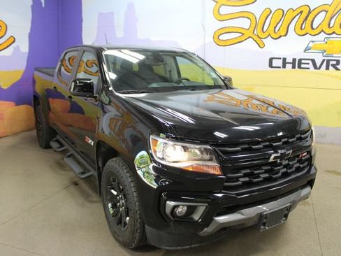 Used 2021 Chevrolet Colorado Z71 w/ Z71 Midnight Edition AWD/4WD image 2