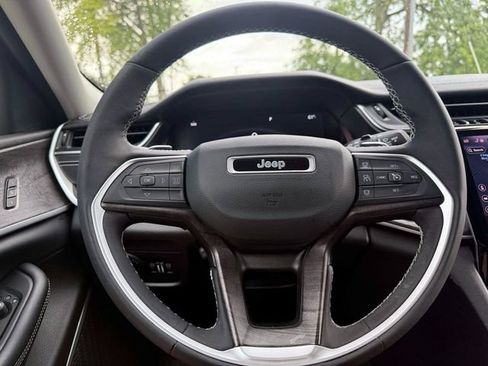 Certified 2024 Jeep Grand Cherokee L Limited w/ Luxury Tech Group II AWD/4WD image 21