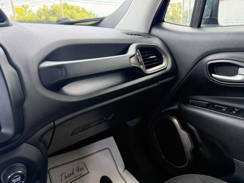 Used 2023 Jeep Renegade Latitude AWD/4WD image 20