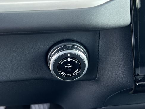 New 2027 Lincoln Navigator Premiere RWD image 20