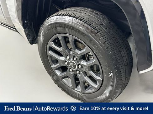 Used 2023 Toyota Tundra Platinum AWD/4WD image 40