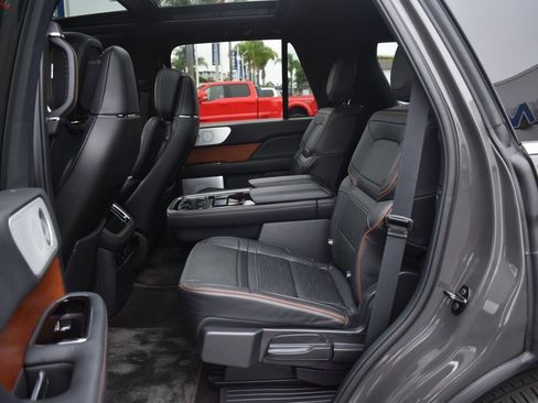 Used 2024 Lincoln Navigator Black Label image 17