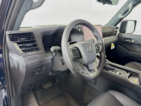 Used 2025 Lexus GX 550 w/ Accessory Package (2T) image 9