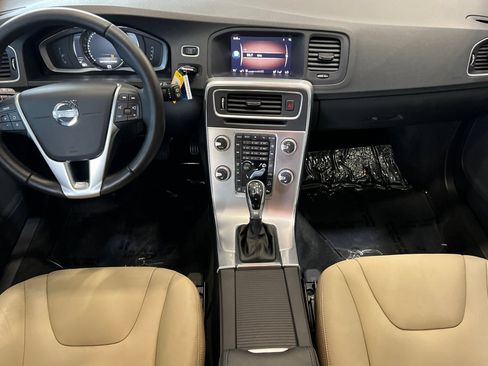 Used 2018 Volvo V60 T5 Cross Country AWD/4WD image 12