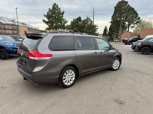 Used 2013 Toyota Sienna LE w/ Towing Pkg image 11