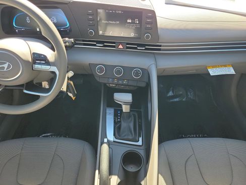 New 2026 Hyundai Elantra SE image 18