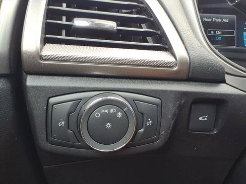 Used 2018 Ford Fusion SE w/ Fusion SE Technology Package image 21