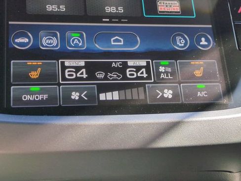 Used 2025 Subaru Forester Premium AWD/4WD image 21