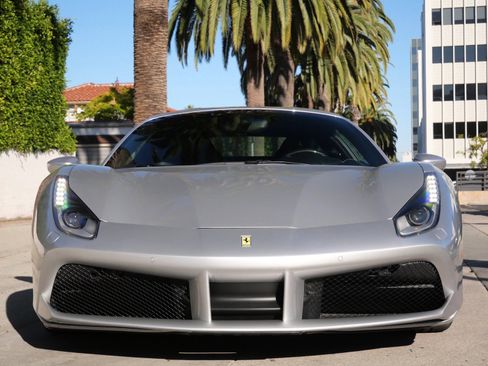 Used 2018 Ferrari 488 GTB image 2