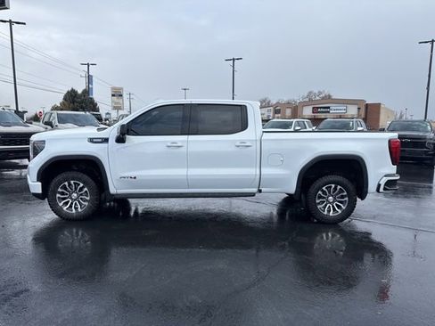 Used 2023 GMC Sierra 1500 AT4 w/ AT4 Premium Package AWD/4WD image 4