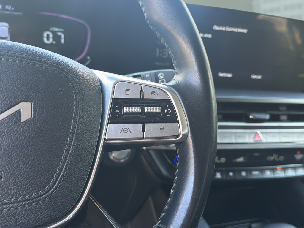 Used 2024 Kia Telluride LX FWD image 25