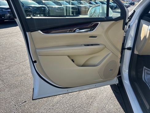 Used 2017 Cadillac XT5 Luxury image 10