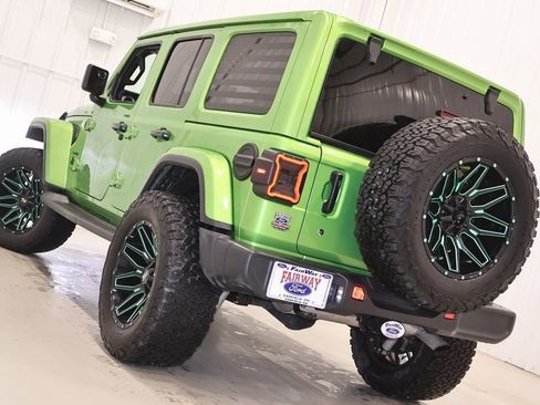 Used 2019 Jeep Wrangler Unlimited Sahara w/ Uconnect 4C Nav & Sound Group image 31