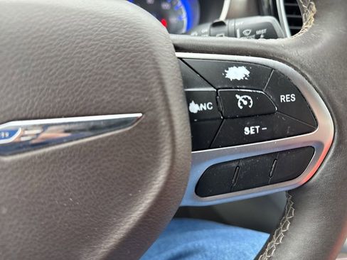 Used 2017 Chrysler Pacifica Touring-L Plus w/ Tire & Wheel Group image 25