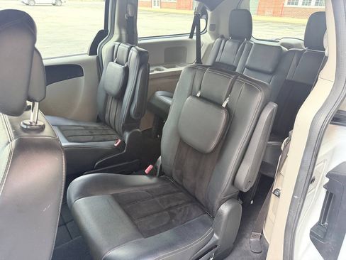 Used 2017 Dodge Grand Caravan SXT FWD image 13