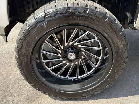 Used 2020 Nissan Titan SV w/ SV Convenience Package AWD/4WD image 17