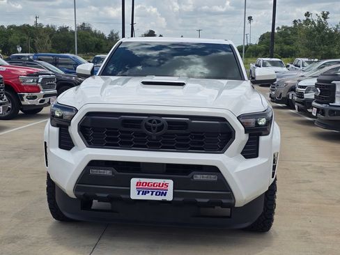 Used 2025 Toyota Tacoma TRD Sport w/ TRD Sport Premium Package AWD/4WD image 11