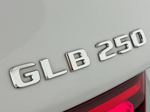 Certified 2022 Mercedes-Benz GLB 250 image 10