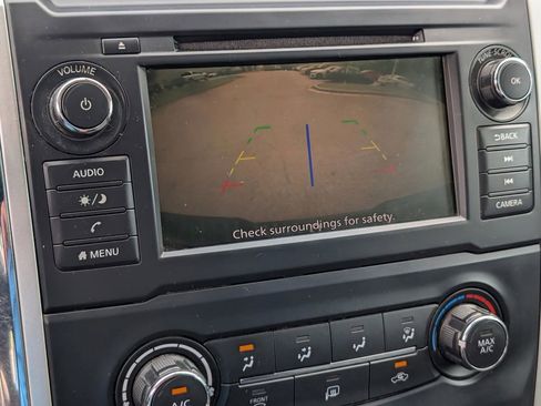 Used 2019 Nissan Titan SV RWD image 19