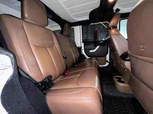 Used 2016 Jeep Wrangler Unlimited Rubicon w/ Connectivity Group image 29