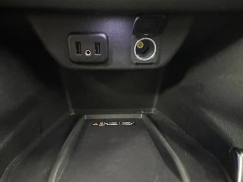 Used 2023 Chevrolet Traverse LT FWD image 18