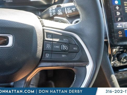 Used 2023 Jeep Grand Cherokee L Limited AWD/4WD image 12