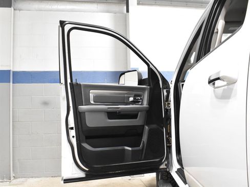 Used 2017 RAM 1500 Classic SLT image 9