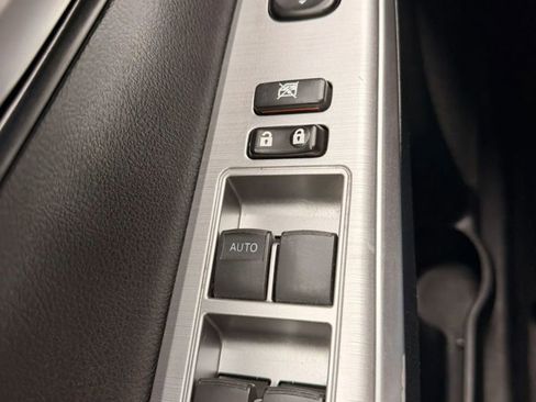 Used 2014 Toyota Camry SE w/ Moonroof Package image 16