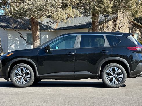 Used 2023 Nissan Rogue SV image 7