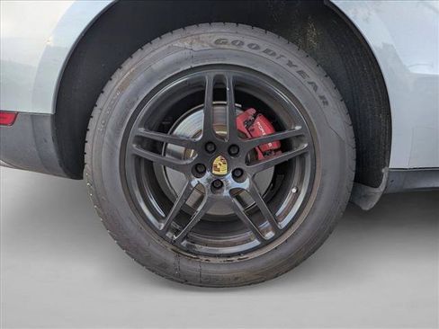 Used 2018 Porsche Macan AWD/4WD image 13