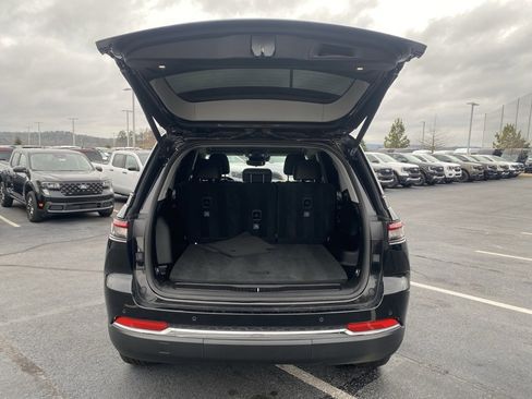 Used 2023 Jeep Grand Cherokee Limited image 8