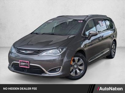 Used 2019 Chrysler Pacifica Limited w/ Advanced Safetytec Group