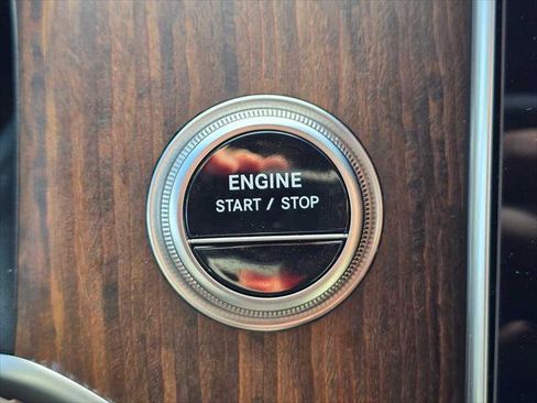 Used 2025 Mercedes-Benz GLC 350e 4MATIC image 35