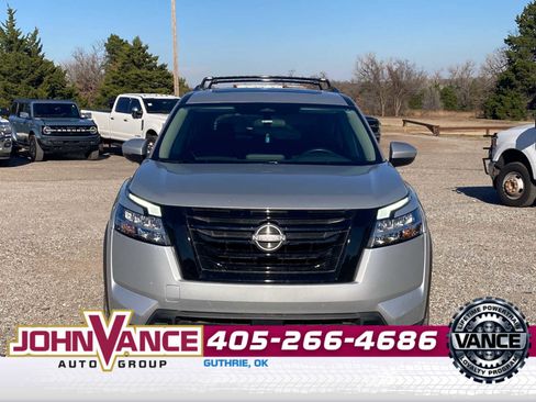 Used 2022 Nissan Pathfinder SV w/ SV Premium Package image 11
