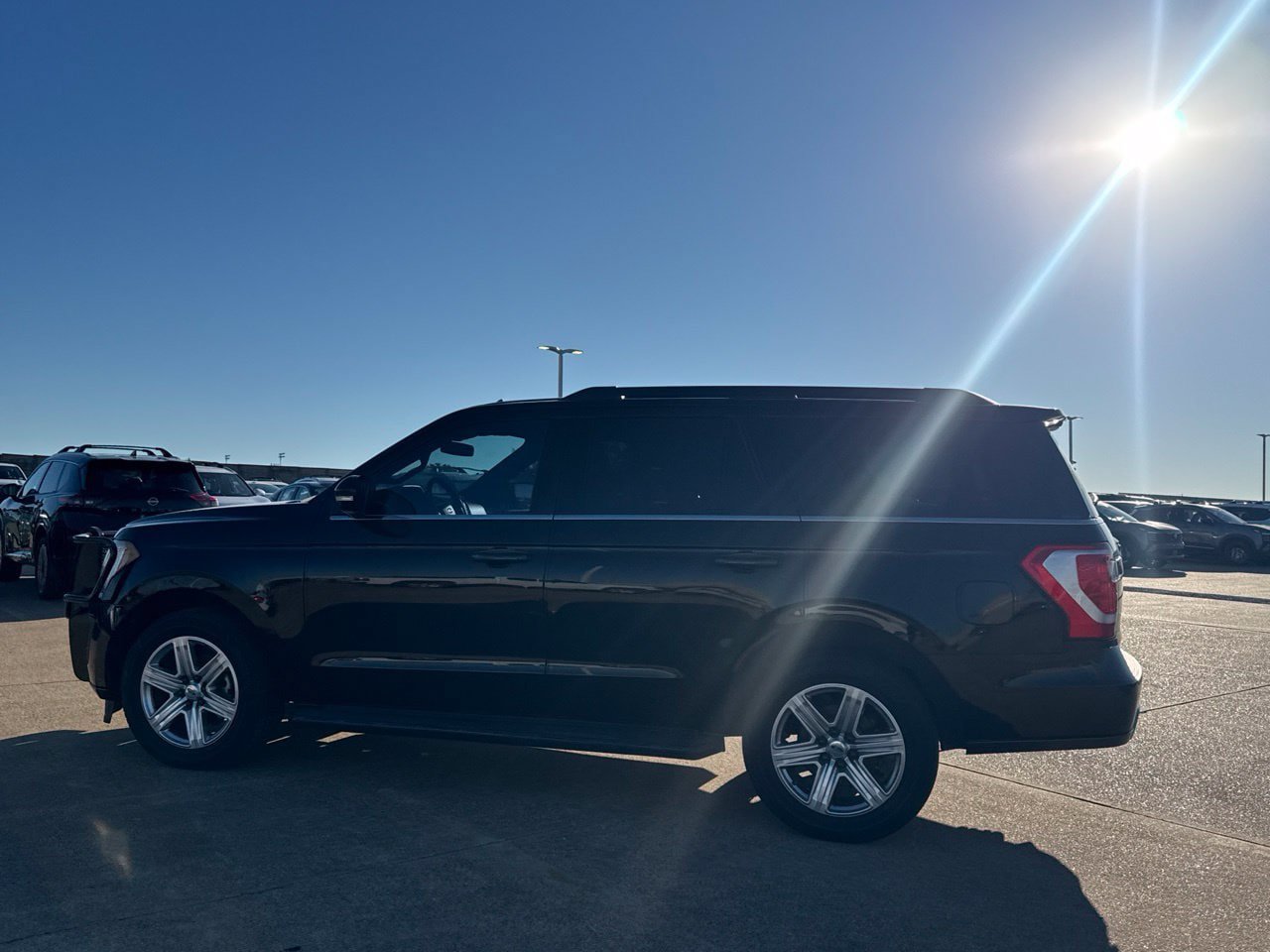 Used 2019 Ford Expedition XLT w/ Equipment Group 202A RWD image 19