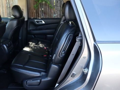 Used 2019 Nissan Pathfinder SL AWD/4WD image 20