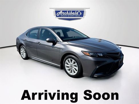 Used 2024 Toyota Camry SE FWD image 1