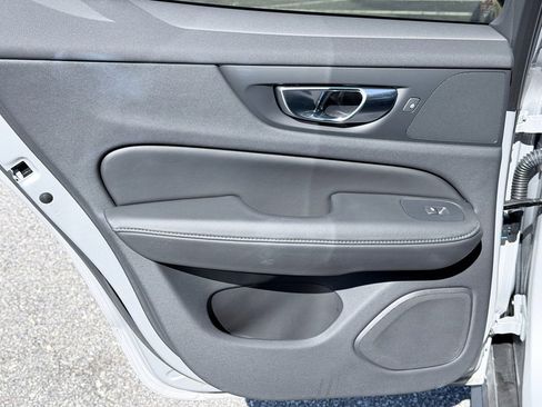 Used 2025 Volvo V60 B5 Cross Country Plus image 29